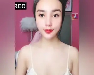 Em gái xinh xắn show hàng mỗi tội vú hơi bé –  jenny_baby